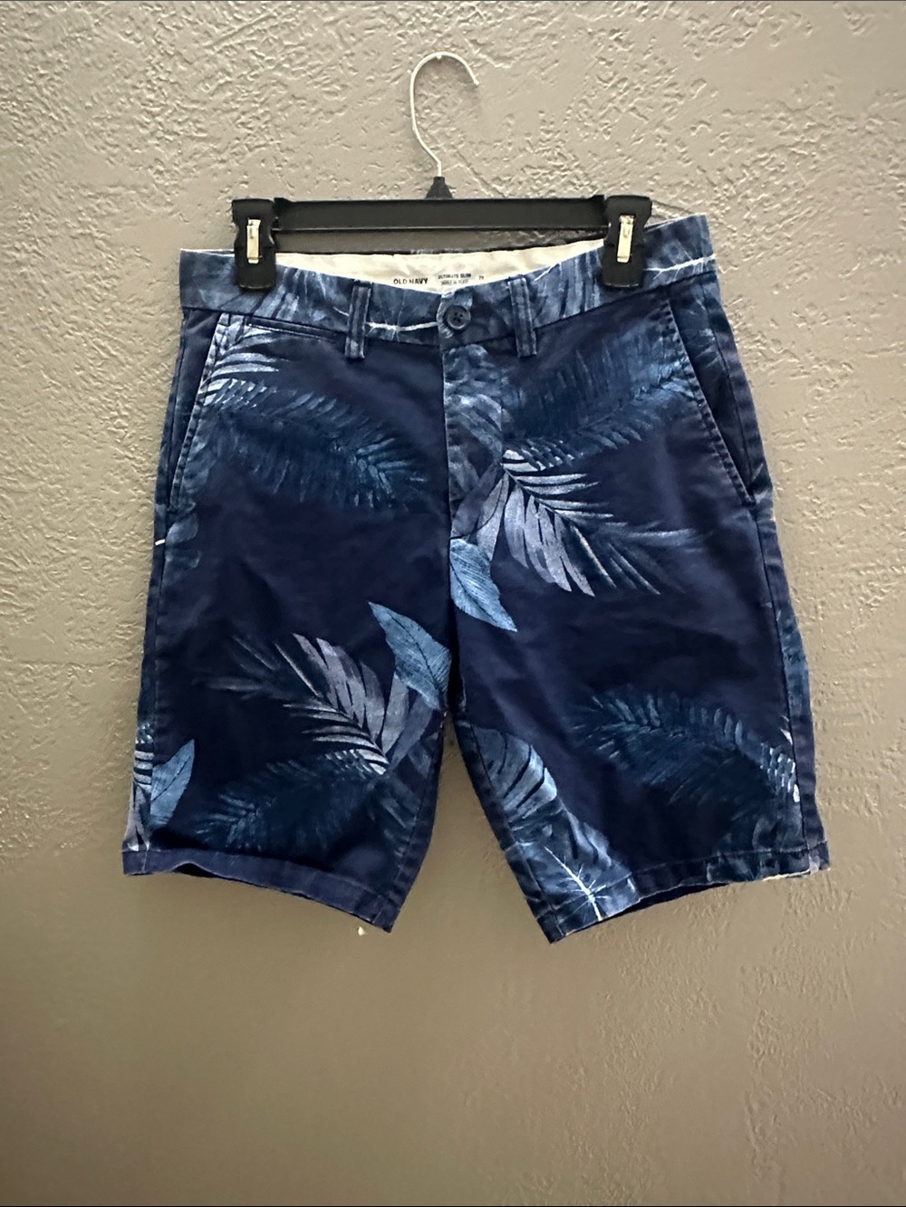 Old Navy Blue Tropical Leaf Print Men’s Shorts